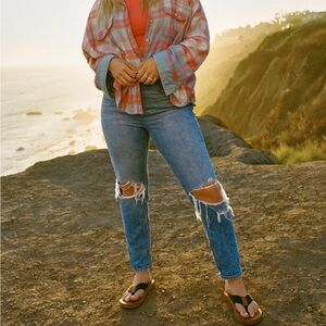 American Eagle Eagle, Comfort Stretch Waistband Mom Jean Size 2